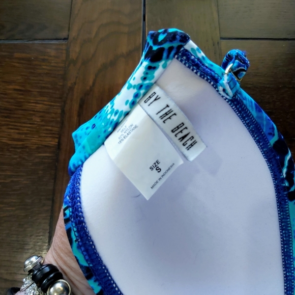 *BY THE BEACH*BATHING SUIT TOP /B2 - Picture 5 of 7